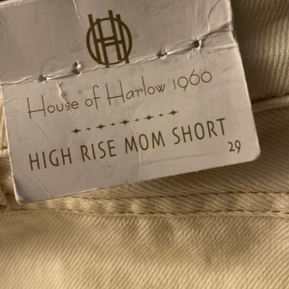 House of Harlow High Rise Mom Shorts Raw Hem Beige NWT Sz 29 - Picture 4 of 9